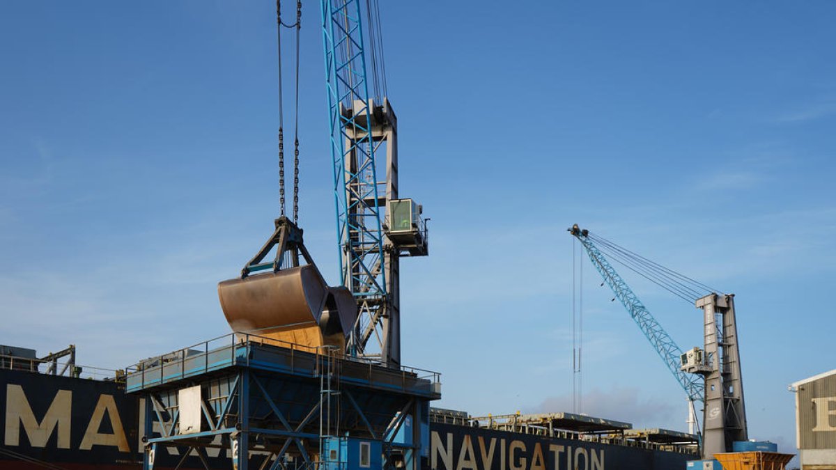 El Port Tarragona mueve 3 millones de toneladas durante el mes de abril