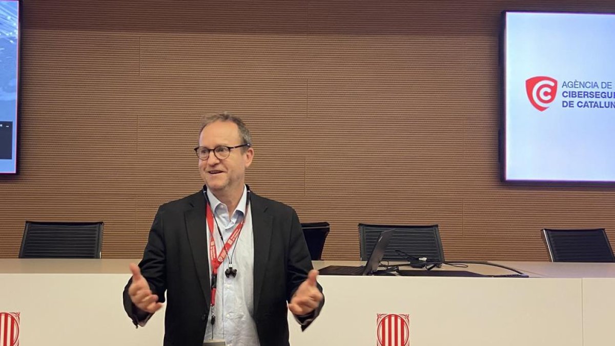 «No es pot entendre una societat digital que no estigui ciberprotegida»