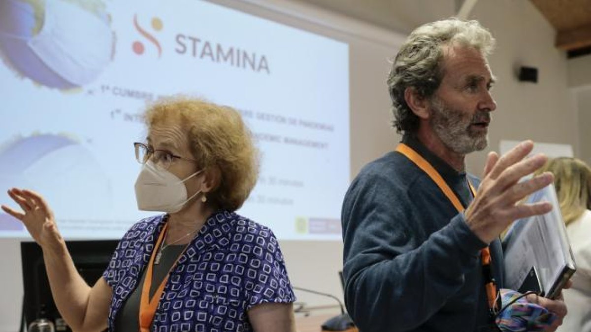 Margarita del Val y Fernando Simón avisan sobre cómo llegará la próxima pandemia