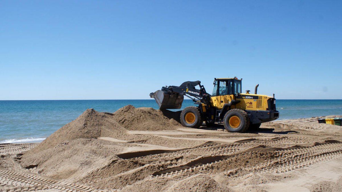 Calafell farà una aportació extraordinària de sorra a les seves platges a mitjans de juny