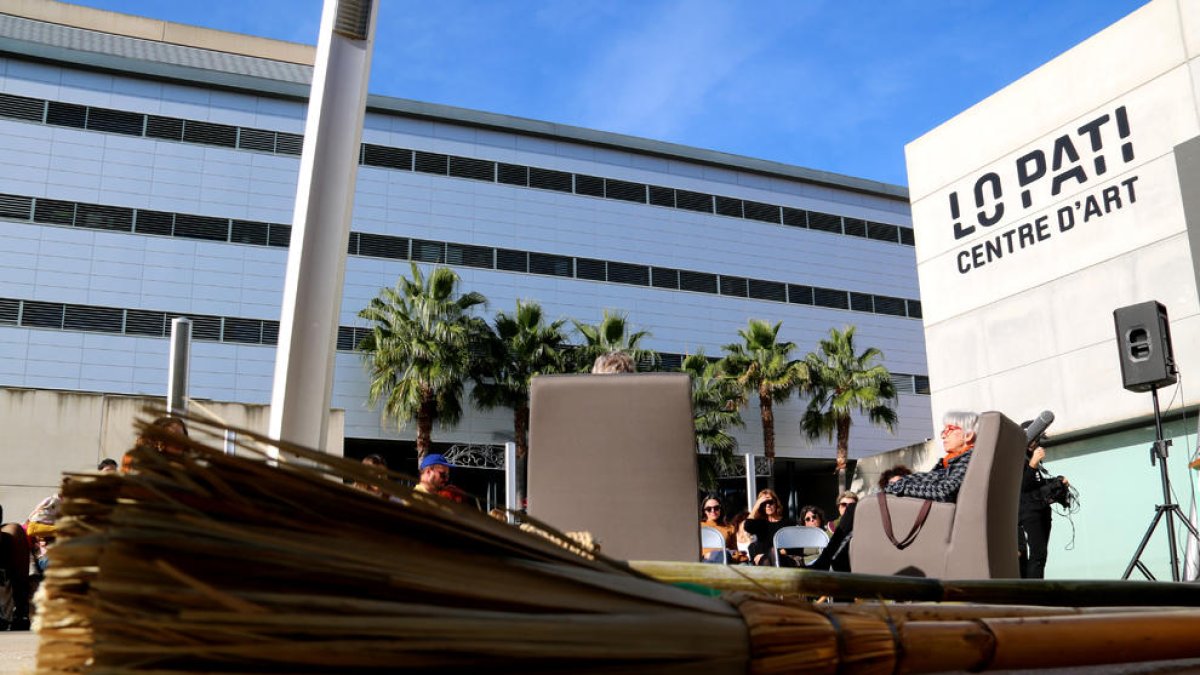 Dones fent ballar graneres i els poemes de Mari Chordà emocionen en l'últim dia del Femme In Arts