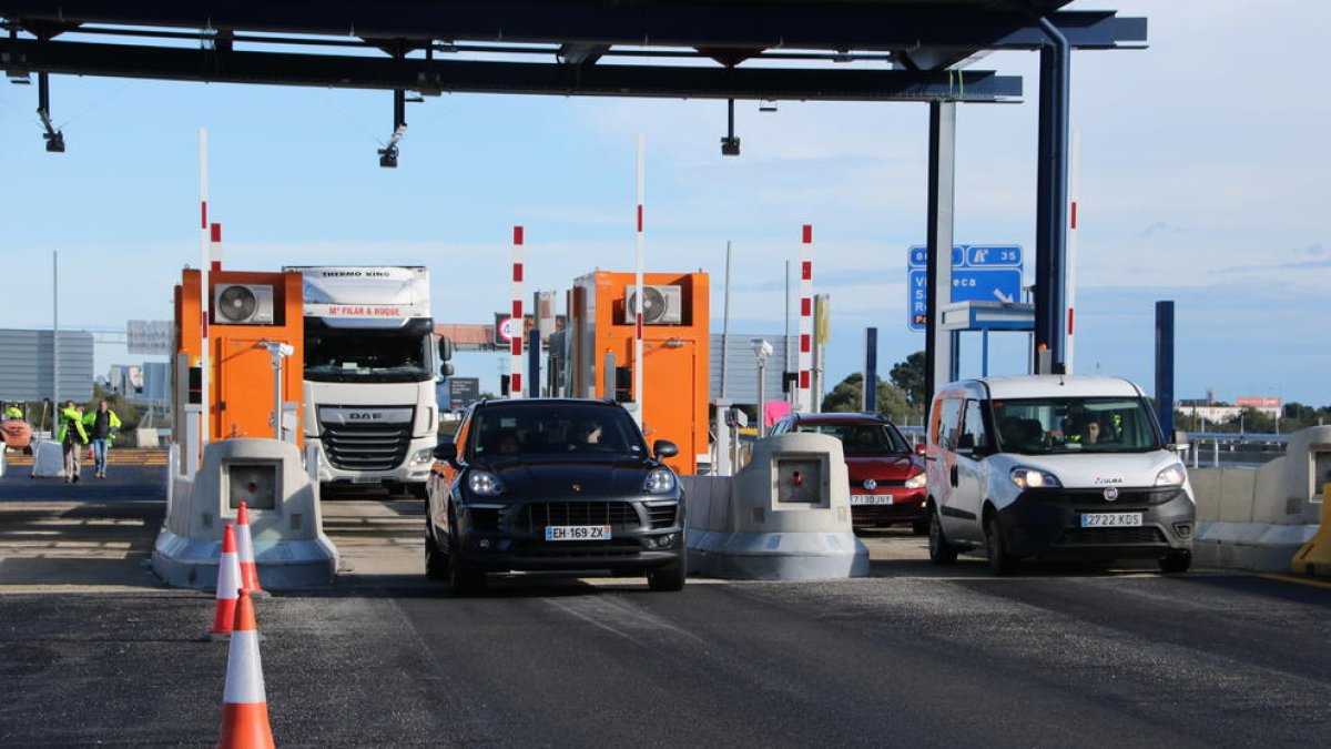 El govern espanyol reduirà un 0,08% el preu dels peatges a l'AP-7 i l'AP-2