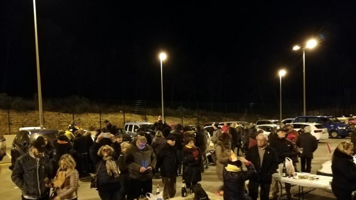 Centenars de persones celebren l'arribada del 2019 a Lledoners