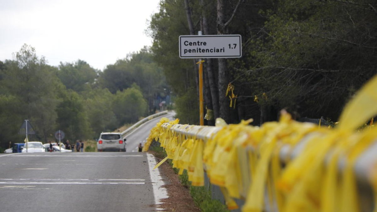 Piden una «autoinculpación» colectiva por la retirada de lazos amarillos