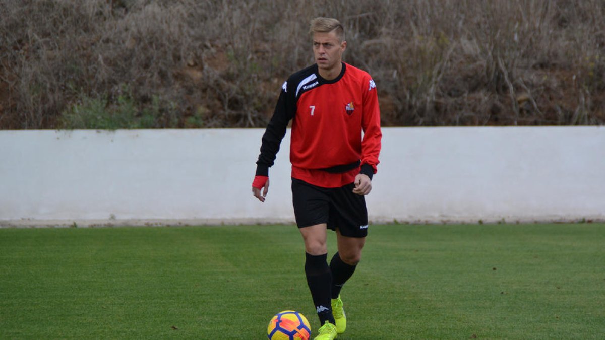 Olmo es converteix en el jugador que més minuts acumula al camp