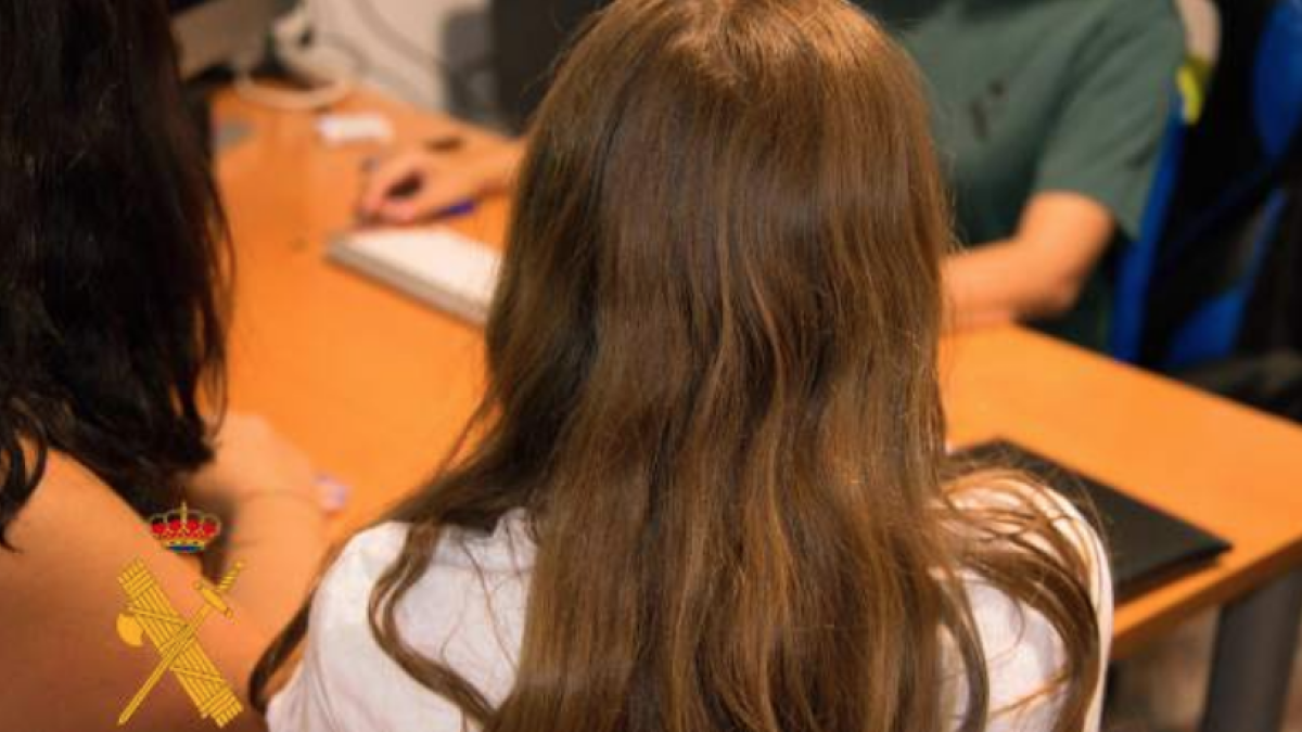 Condemnada per abusar sexualment d'una amiga fent-se passar per un home