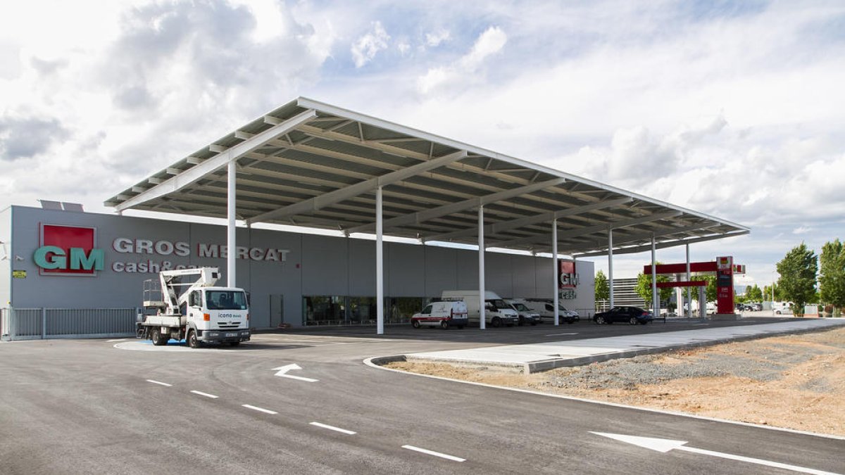 Gros Mercat obre una gran superfície i una benzinera 24 hores al Tecnoparc