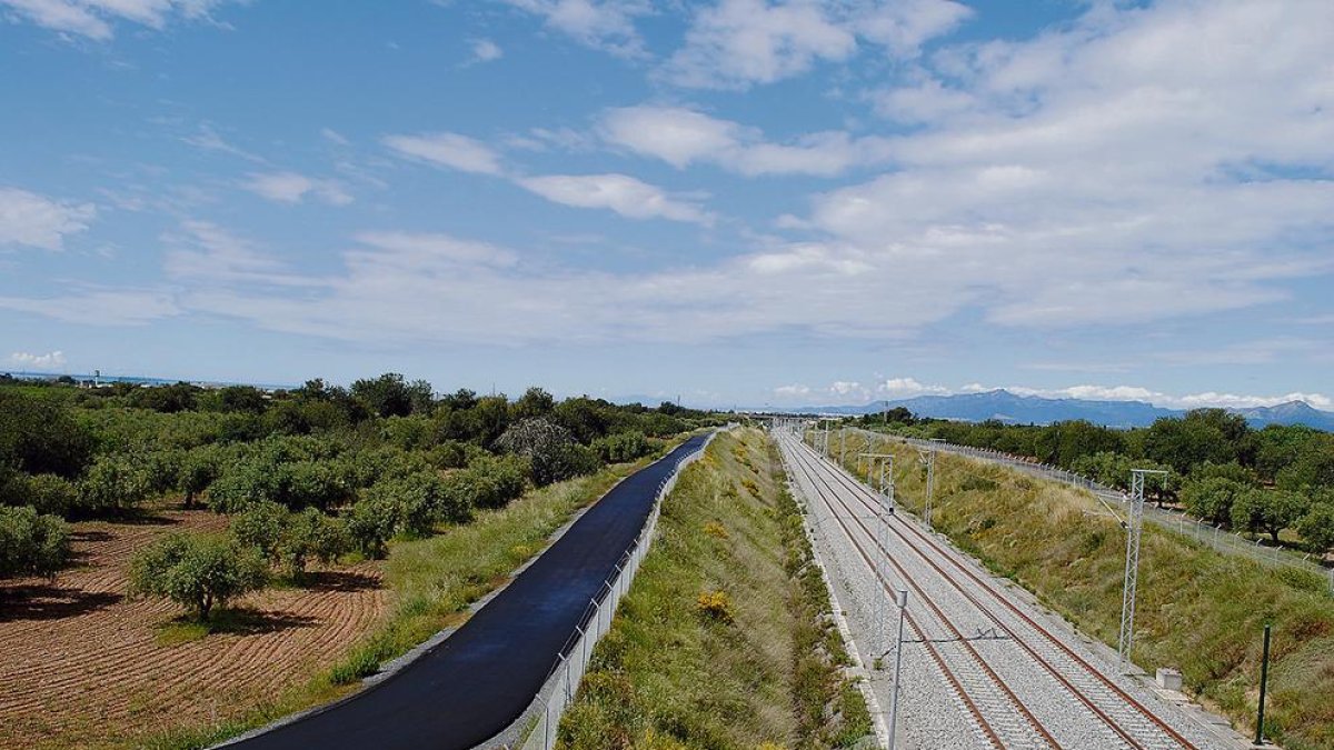 L'Ajuntament arranja els camins afectats pel corredor del Mediterrani