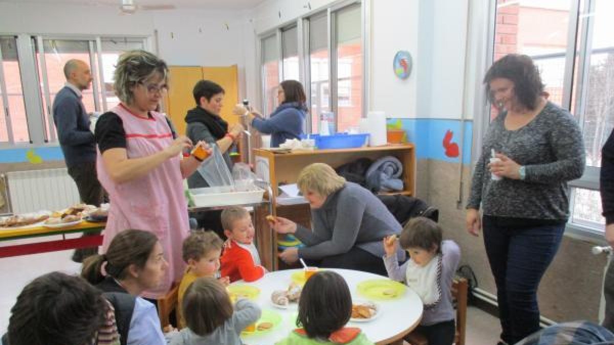 Més del 50% de les famílies usuàries de les escoles bressol municipals reben ajudes de l'Ajuntament