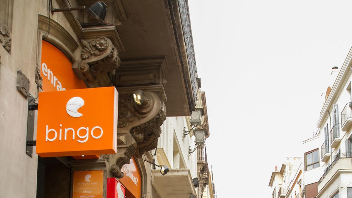 Absuelto el autor de la falsa amenaza de bomba que hizo desalojar el bingo del arrabal de Jesús