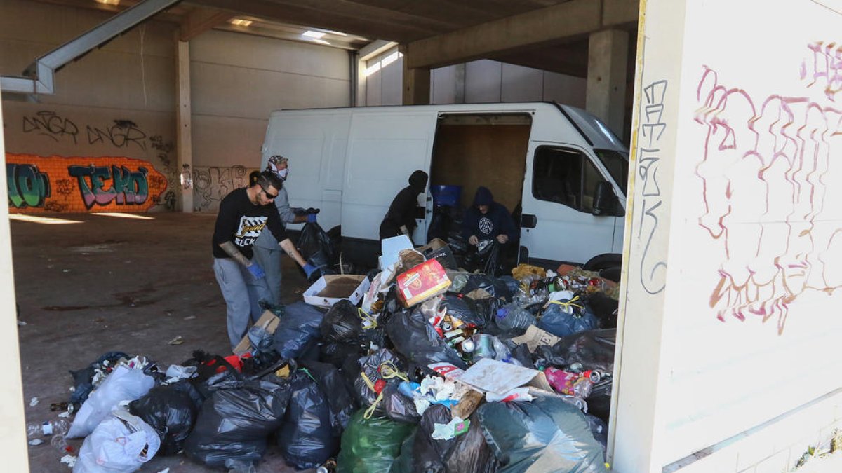 Netegen la nau que va acollir la 'rave' a Perafort al voltant de Cap d'any