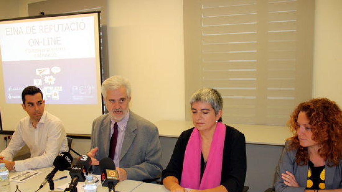 Una herramienta advertirá en los hoteles del territorio de la imagen que tienen a Internet