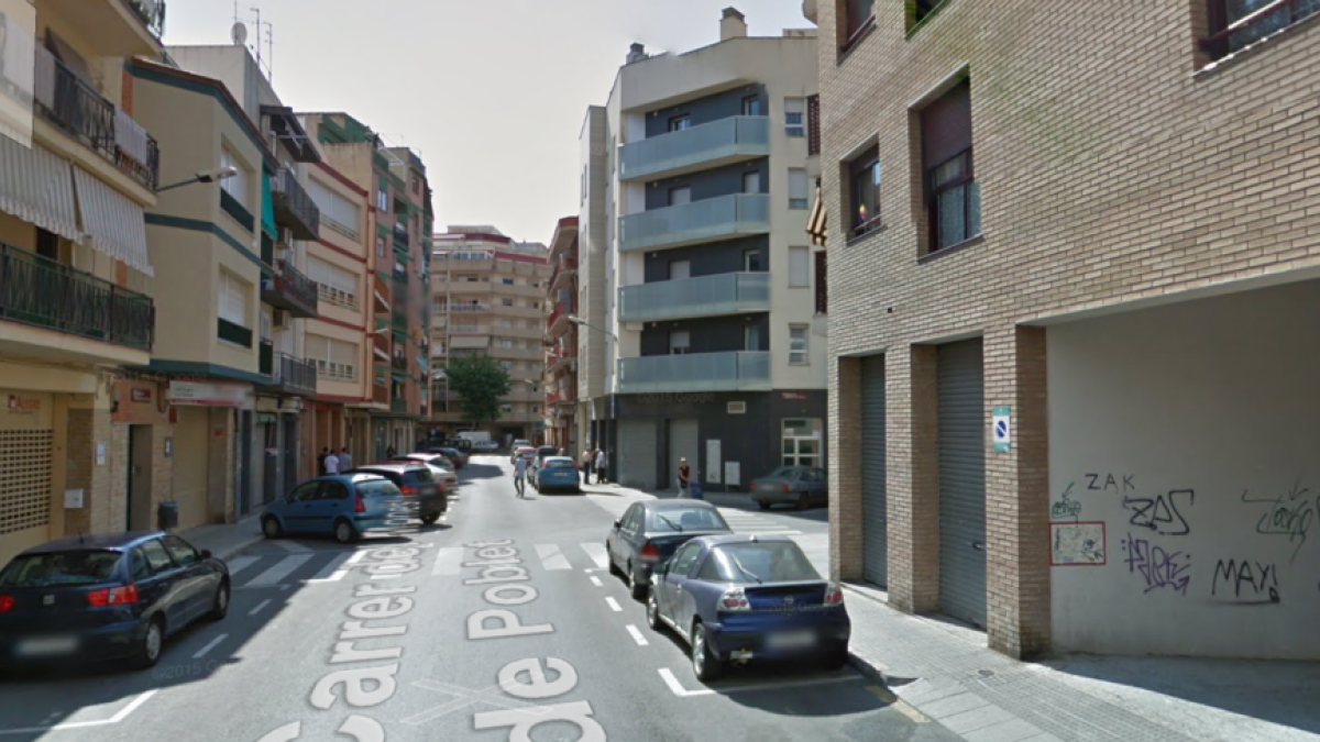 Detenen a un pare i als seus dos fills per amenaçar amb un ganivet als vianants