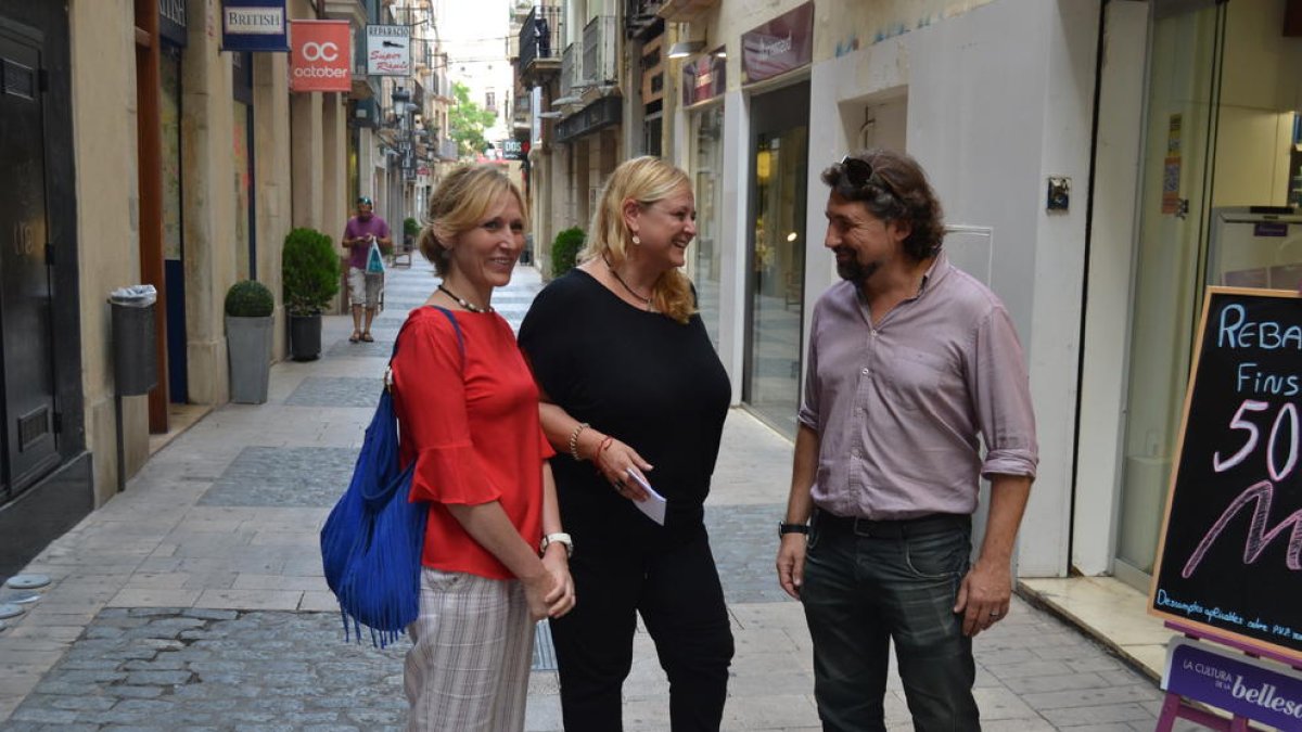 Les botigues de Reus es planten al carrer