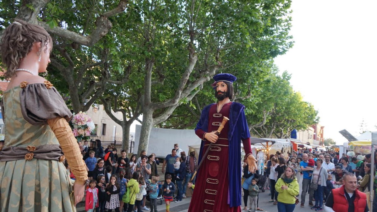 El Mercat de l'Or Vells omple Almoster de gent