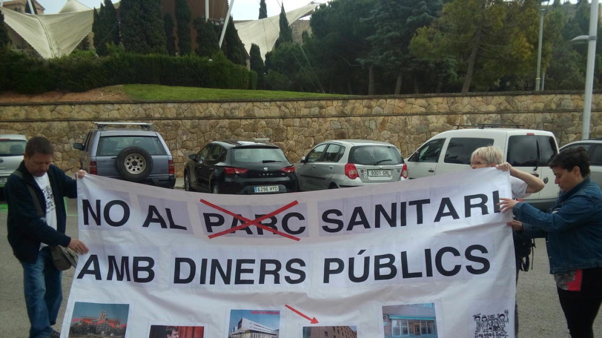 Los colectivos denuncian la entrada de Santa Tecla en el Parque Sanitari