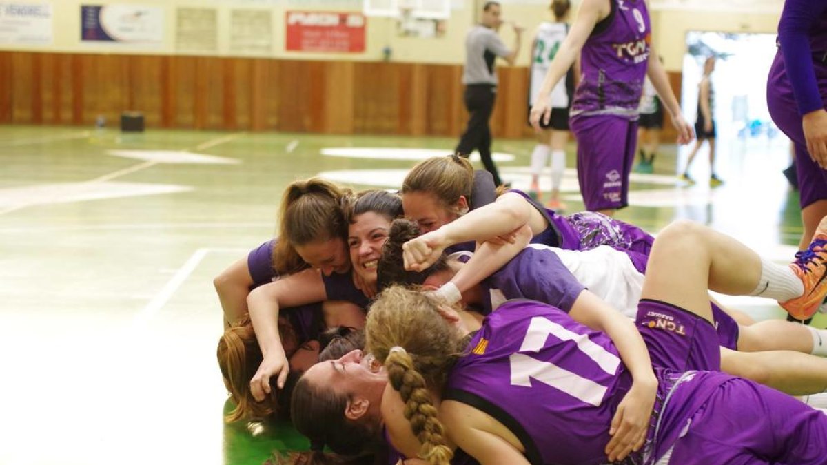 El Tarragona Fem Bàsquet derrota el Ploms i aconsegueix la permanència