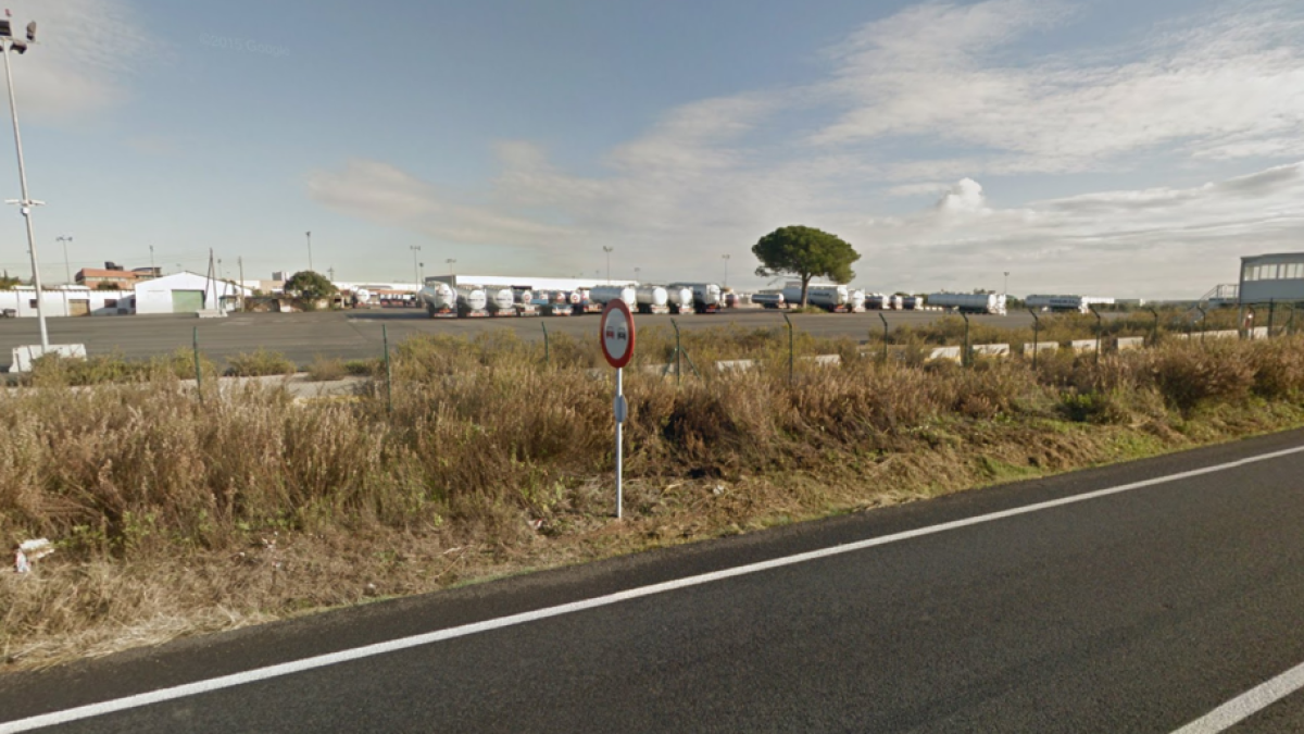 Un incendi crema part del magatzem d'una fàbrica d'olis per a fruits secs a Reus sense causar ferits