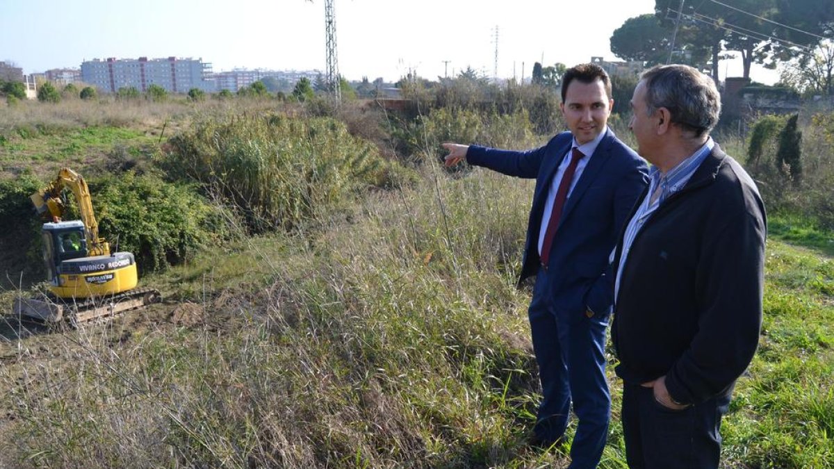 En marxa les obres de neteja del barranc del Molí, al seu pas pel barri Sol i Vista