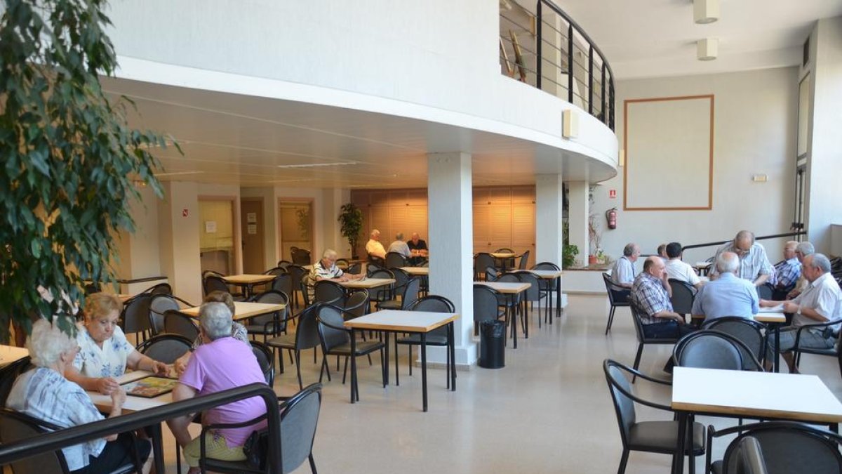 Augmenten els ajuts a la dependència però baixa la prestació econòmica