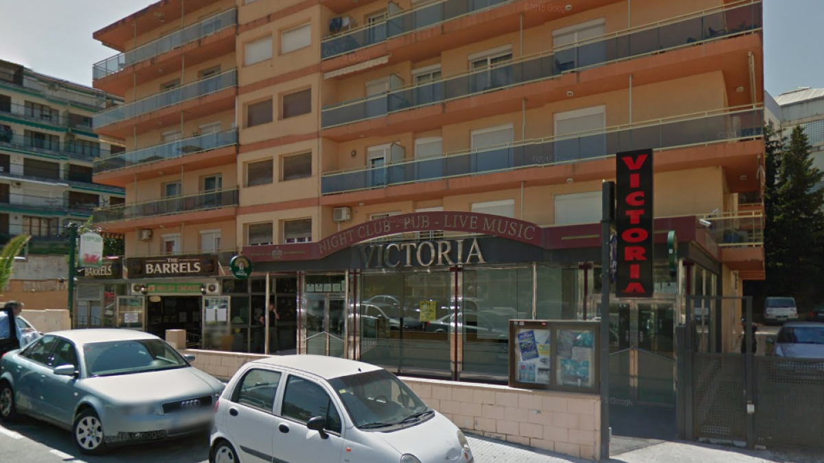 Macrobaralla a un pub de Salou durant la revetlla de Sant Joan