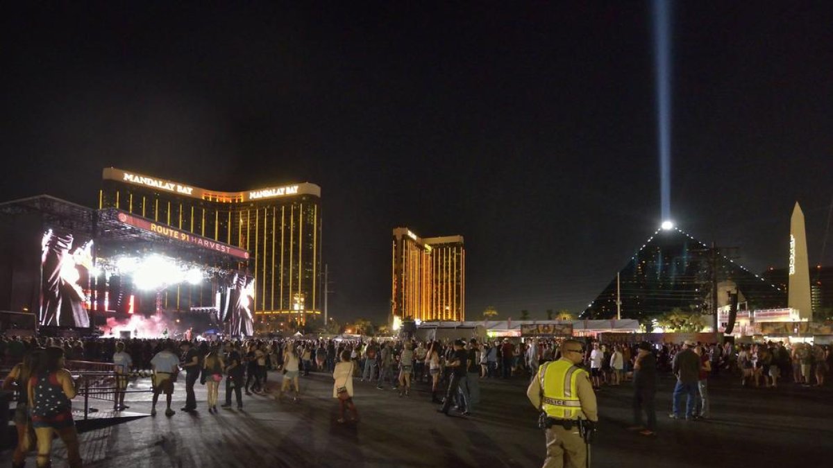 Almenys 20 morts i més de cent ferits en el tiroteig a Las Vegas