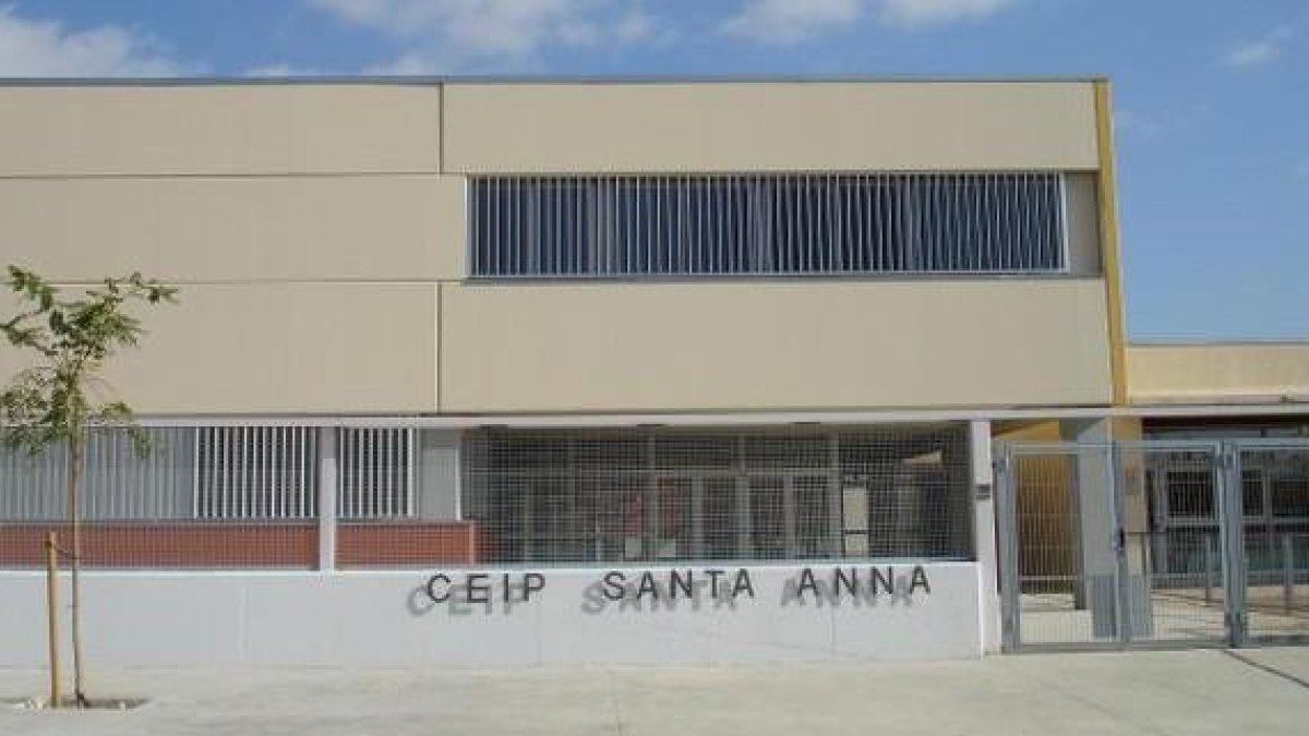 Un fuerte olor hace saltar la alerta en una escuela de Castellvell