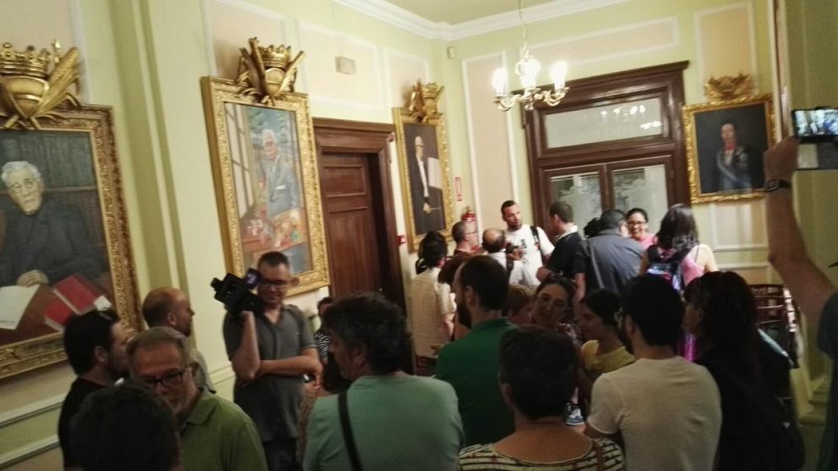 Polémicapor la primera Junta General de Accionistas de Pius a puerta cerrada