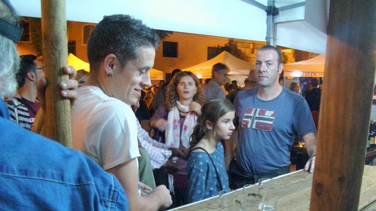 La Feria de la Cerveza Artesana llena la plaza del Castell