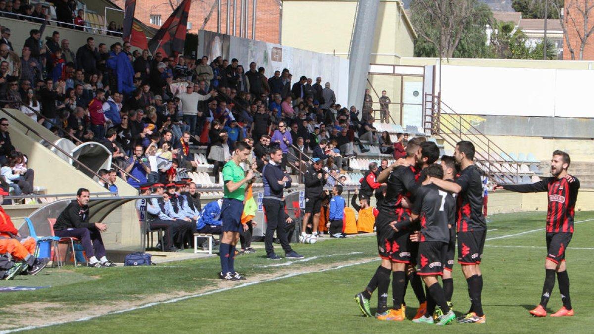 El canvi del terreny de joc de l'Estadi s'adjudica a l'empresa Garden Tona SL