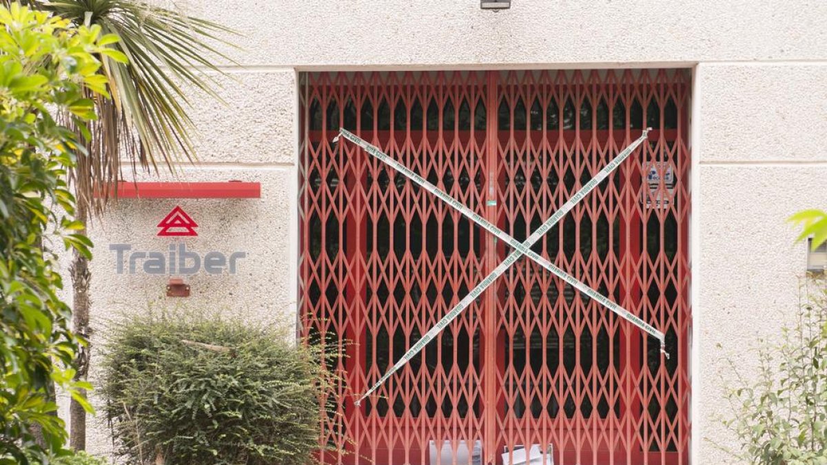 Una clínica declina extraure la peça a una pacient que porta pròtesi Traiber