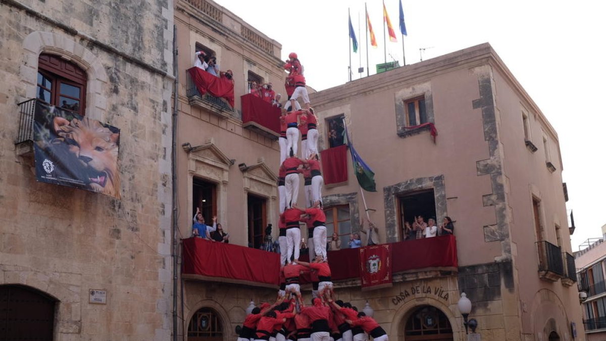 Els Nens del Vendrell descarreguen el 4de9f a la diada de Santa Teresa.