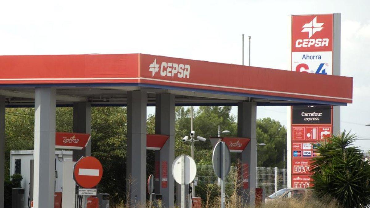 Gasolineras de Tarragona empiezan a permitir poner gasolina con el móvil