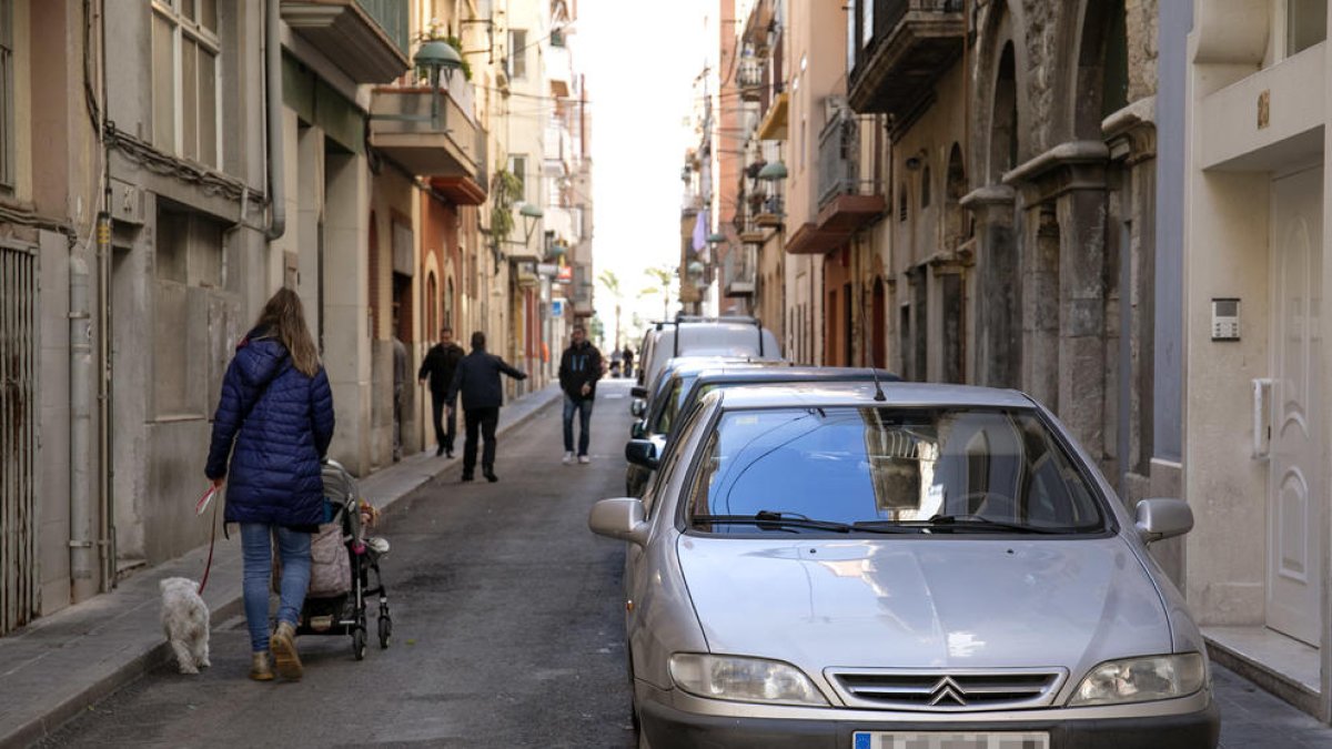 El Serrallo pide convertir dos calles en zona parcial de peatones