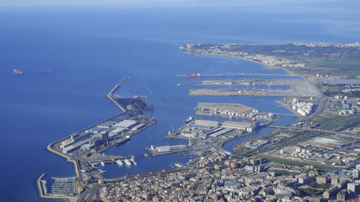 El Puerto cierra el primer trimestre con un tráfico de 8,2 millones de toneladas