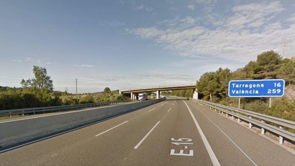 Dos ferits greus i un crític en un accident a l'AP-7