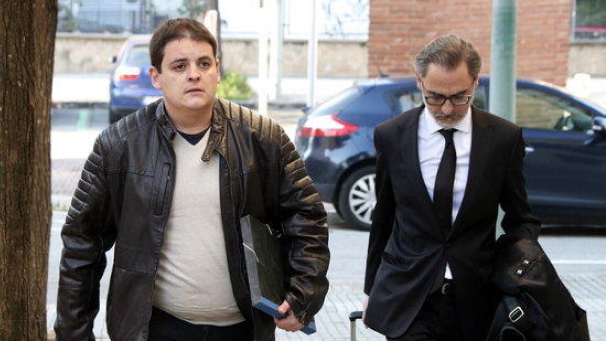 El presumpte assassí de la montblanquina Sara Lozano s'asseu a la banqueta dels acusats