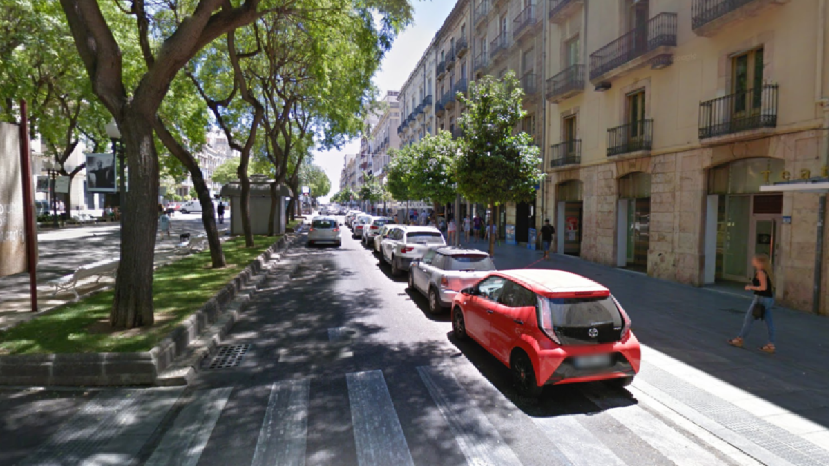 Atropellan a una mujer de 82 años y su nieta de 10 en la Rambla Nova