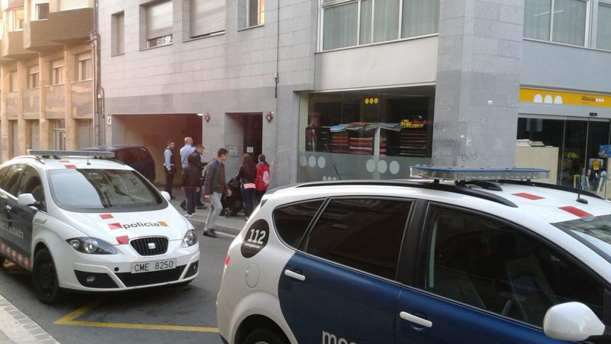 Operatiu dels Mossos per detenir un home que robava vehicles en un parquing a Reus