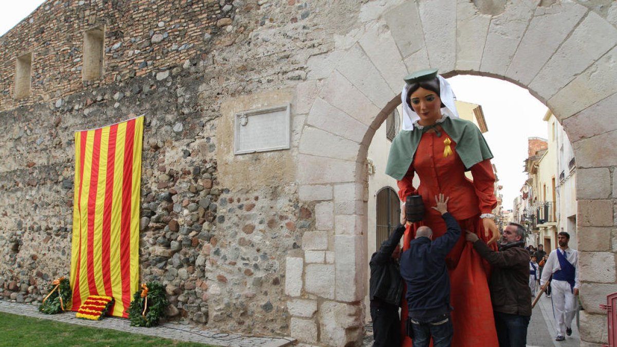 La geganta del Setge passa per l'arc