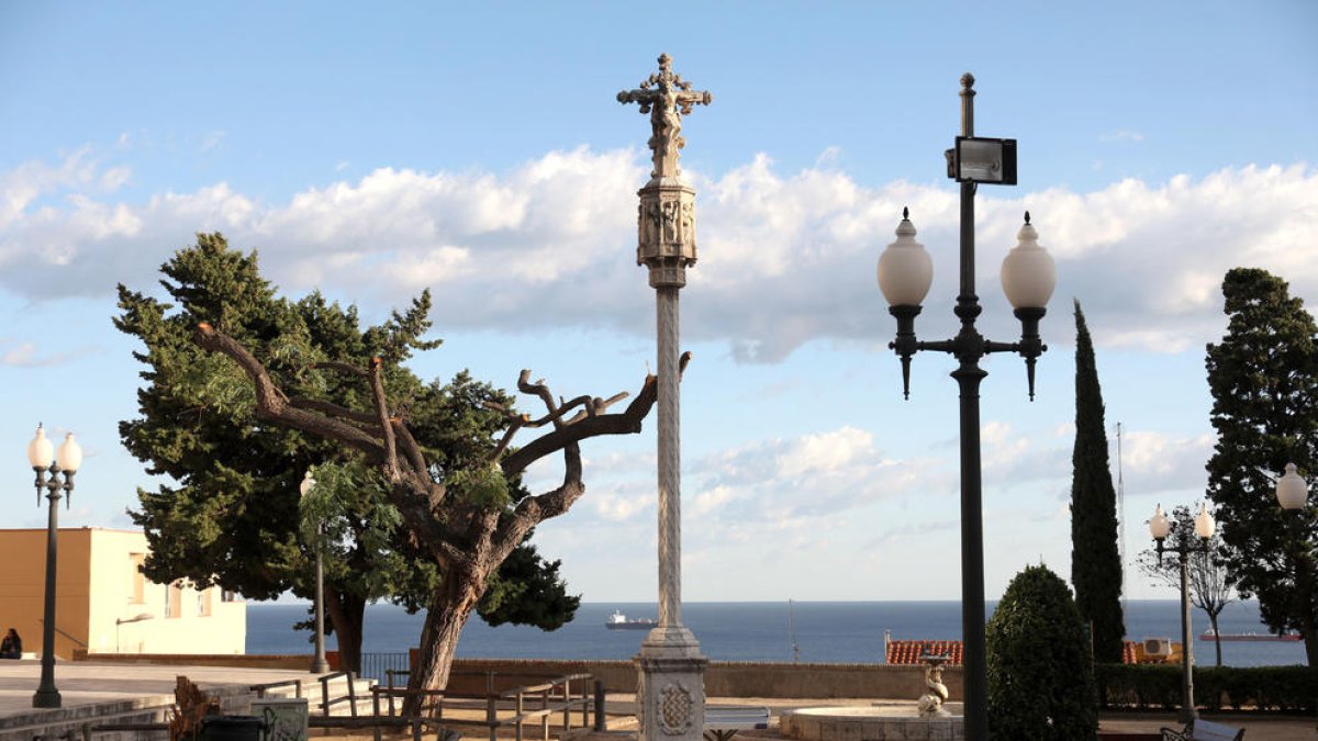 La Arqueológica propone cambiar la Cruz de Sant Antoni por una réplica
