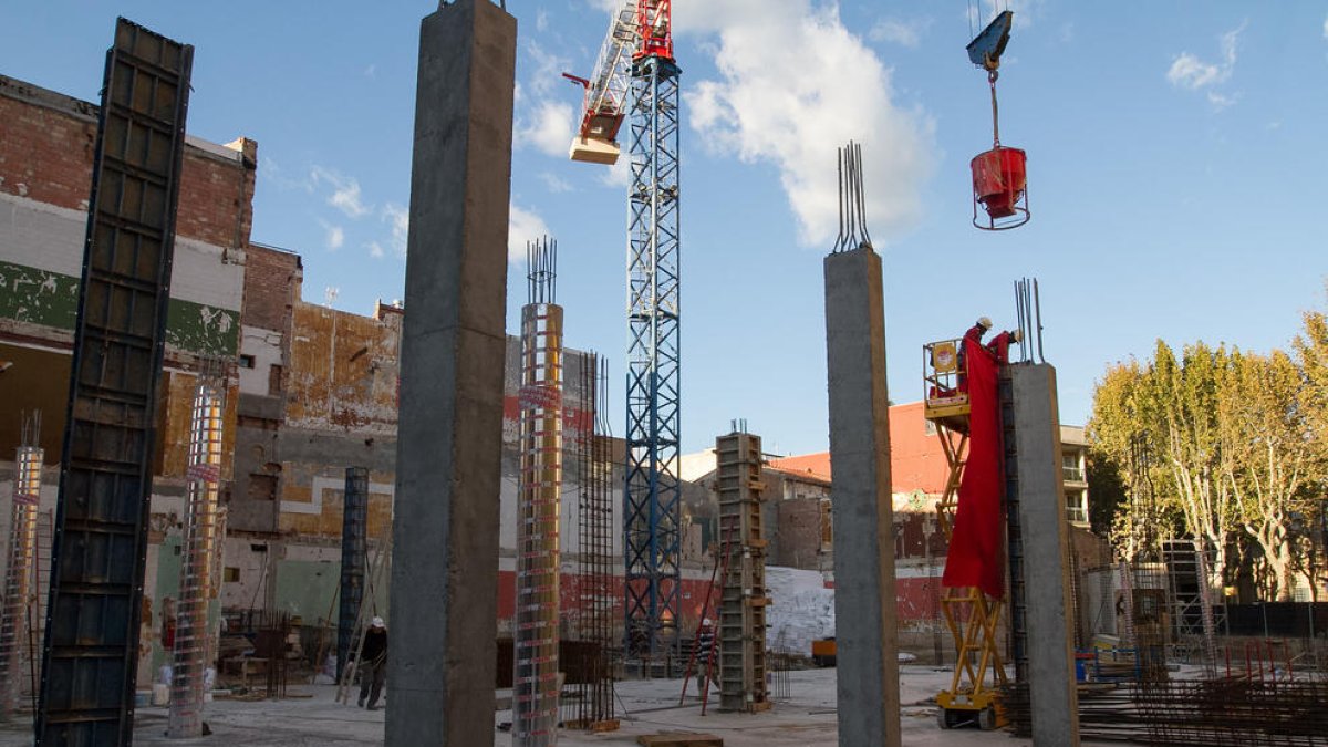 Ballesol levanta el esqueleto de la residencia que irá al solar de la calle Batan