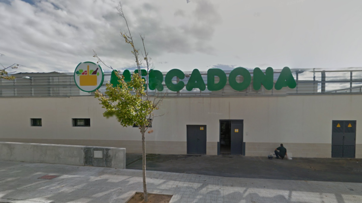 Tres atracadors assalten i roben al Mercadona del Vendrell