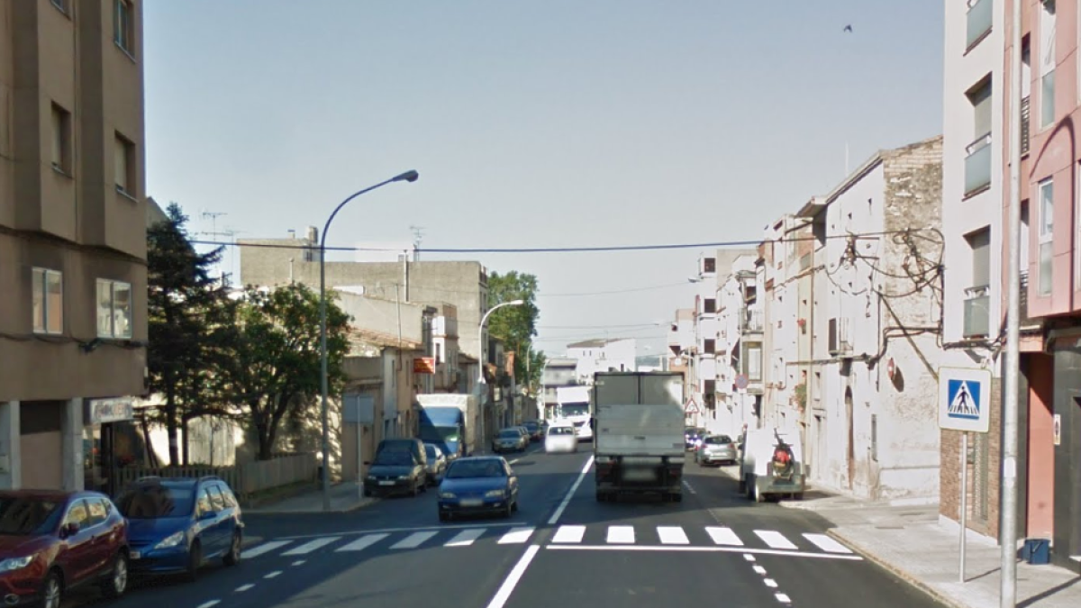 Un camió atropella a un nen i la seva mare sense ferir-los de gravetat