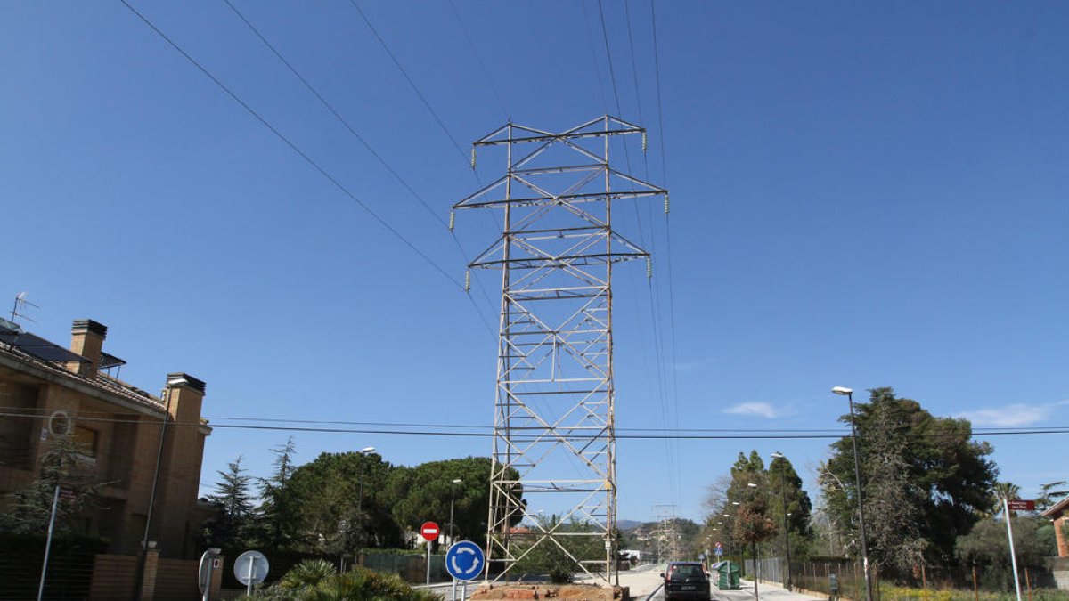 La retirada de les torres d'alta tensió del Pinar arriba avui a la Generalitat