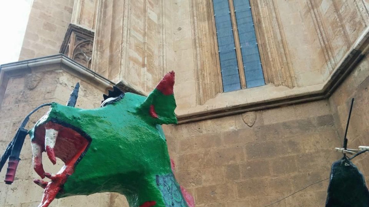 El foc i la percussió protagonitzen la celebració del 30è aniversari de la Dragonina
