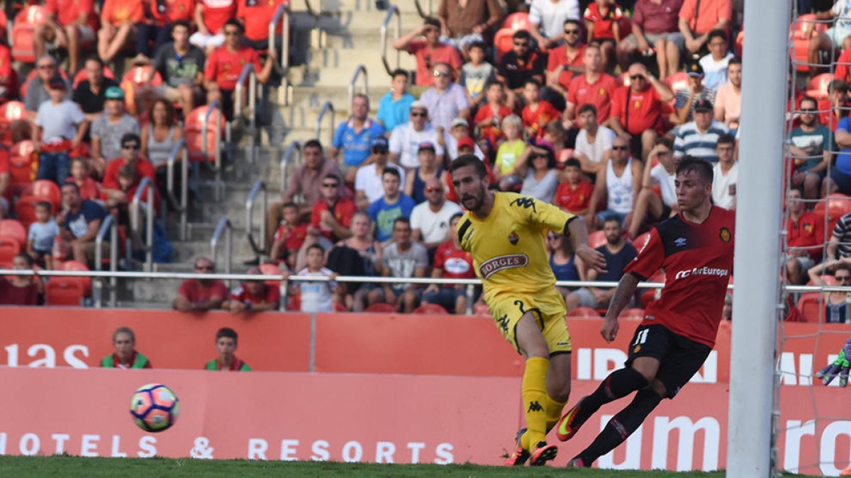 Benito: «Pensaba en el debut, pero ni me había atrevido a soñar con marcar gol»