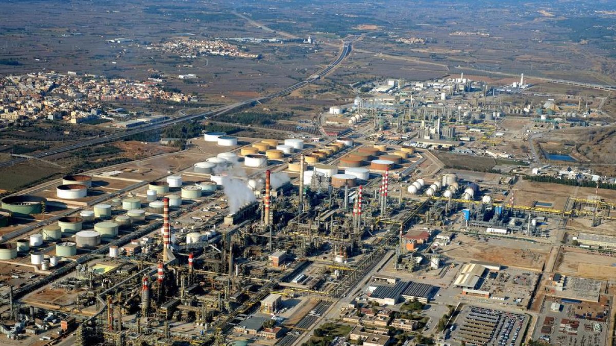 Repsol realizará hoy un simulacro de emergencia general en el área química