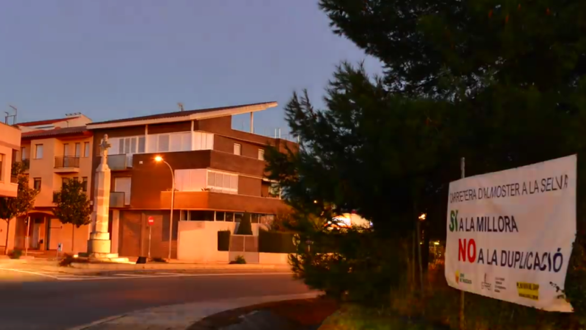 Els opositors de la variant d'Almoster mostren la seva disconformitat amb un vídeo