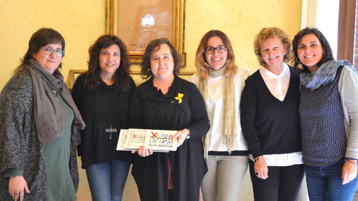 Los institutos Roseta Amase y Gabriel Ferrater reciben los primeros sellos de la Red Centros por|para la Igualdad